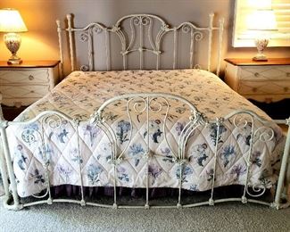 Cast iron king bed complete, pair of two drawer Eathan Allen night stand chests & pair of pretty lamps