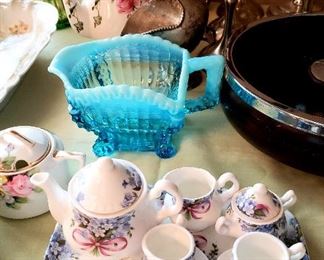 Vintage glassware, miniature "forget me not" tea set