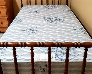 Jenny Lind twin bed complete