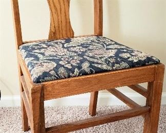 Slat back oak side chair