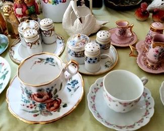 Lots of miniatures & cup & saucers