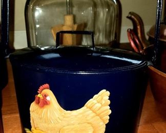 Metal tin with lid