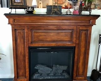 Free standing electric fireplace 