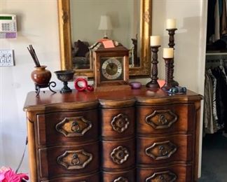 Vintage Hooker Furniture wavy front chest of drawers & mirror