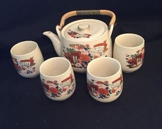 Teapot with Tea Cups Wooden Handle