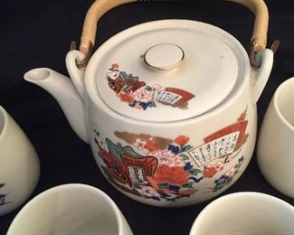Teapot with Tea Cups Wooden Handle