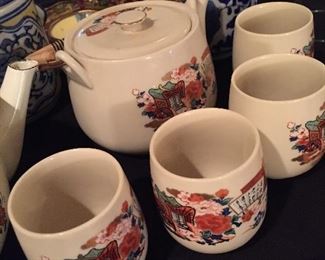 Teapot with Tea Cups Wooden Handle