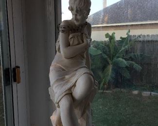 Venus di' Milo Full Size Statue Beautiful Indoors or Out She Comes With The Pedestal