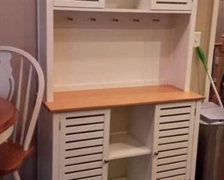 Kitchen cabinet shelving unit
