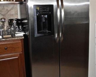 GE SIDE BY SIDE REFRIGERATOR