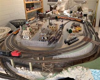 Massive custom built HO Train set 60in x 52in x 1118in HxWxD