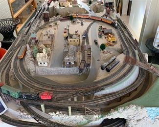 Massive custom built HO Train set 60in x 52in x 1118in HxWxD