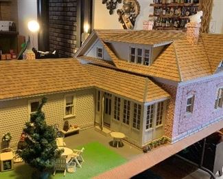 Huge Amazing Dollhouse 22x35x68in approx HxWxD