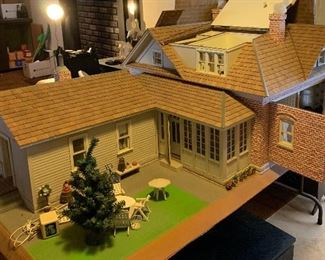 Huge Amazing Dollhouse 22x35x68in approx HxWxD