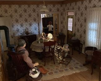 Huge Amazing Dollhouse 22x35x68in approx HxWxD