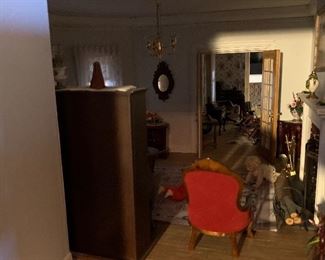 Huge Amazing Dollhouse 22x35x68in approx HxWxD