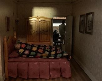 Huge Amazing Dollhouse 22x35x68in approx HxWxD