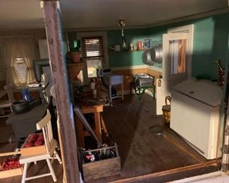 Huge g Dollhouse 22x35x68in approx HxWxD