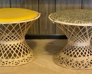 ✓ 1960s Fiberglass Stool Pre Russell Woodard Yellow top 13in H x 18in Diameter
✓ 1960s Fiberglass Stool Pre Russell Woodard Snakeskin top 13in H x 18in Diameter