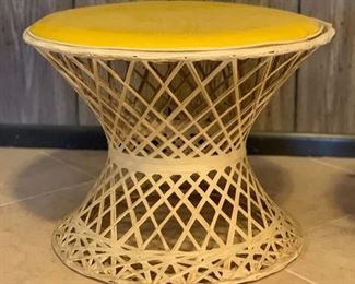 ✓ 1960s Fiberglass Stool Pre Russell Woodard Yellow top 13in H x 18in Diameter