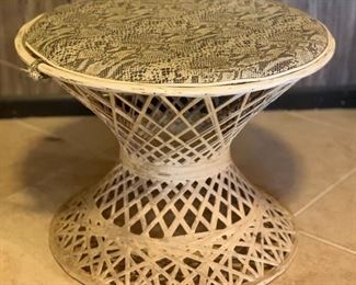 1960s Fiberglass Stool Pre Russell Woodard Snakeskin top 13in H x 18in Diameter