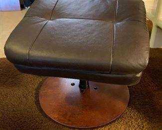 Benchmade Ottoman faux Leather 17x19x17in HxWxD