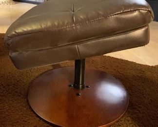 Benchmade Ottoman faux Leather 17x19x17in HxWxD