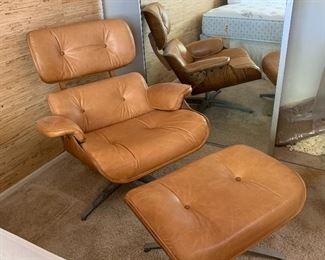 Vintage Plycraft Eames Lounge Chair w/ Ottoman 33x33x33in HxWxD