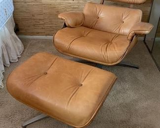 Vintage Plycraft Eames Lounge Chair w/ Ottoman 33x33x33in HxWxD