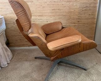 Vintage Plycraft Eames Lounge Chair w/ Ottoman 33x33x33in HxWxD