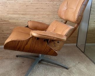 Vintage Plycraft Eames Lounge Chair w/ Ottoman 33x33x33in HxWxD