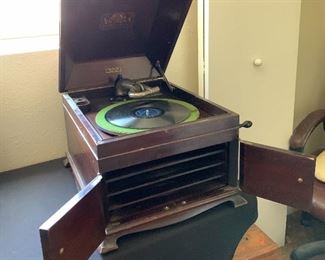 Antique Victor VV-IX Victrola Phonograph