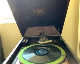 Antique Victor VV-IX Victrola Phonograph