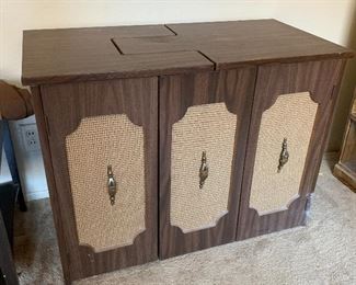 Sewing Machine Table (NO Machine) 27x36x18in HxWxD