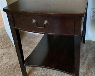 Single End Table 21x16x24in HxWxD