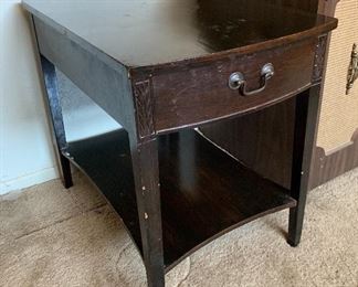 Single End Table 21x16x24in HxWxD