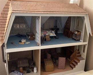 Custom Doll House 26x26x17inH