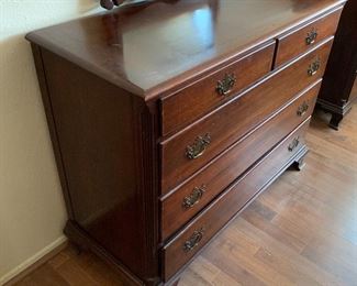 Vintage Mahogany 5 Drawer Dresser w/ Mirror 36x46x19in HxWxD
