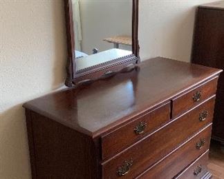 Vintage Mahogany 5 Drawer Dresser w/ Mirror 36x46x19in HxWxD