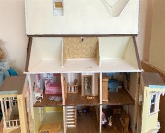 Custom Doll House 2-Story