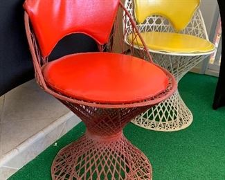 ✓ 1960s Fiberglass Chair Pre Russell Woodard RED
✓ 1960s Fiberglass Chair Pre Russell Woodard Yellow/White