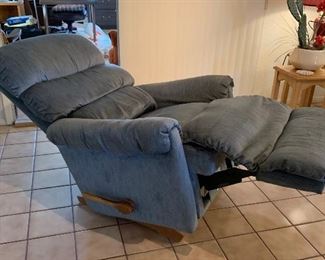 LA-Z-Boy Recliner 39x33x42in HxWxD