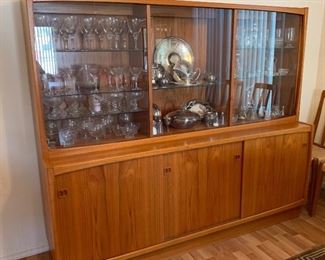 Copenhagen Danish Modern Teak Hutch Buffet Sideboard China Cabinet 62x73x19.5in HxWxD