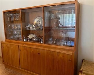 Copenhagen Danish Modern Teak Hutch Buffet Sideboard China Cabinet 62x73x19.5in HxWxD