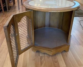 Vintage Walnut/Travertine Top Round End table 21x25in Diameter