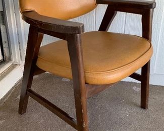 Vintage MCM Chair 30 x 25 x 22 HxWxD