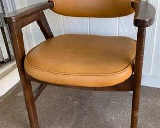 Vintage MCM Chair 30 x 25 x 22 HxWxD