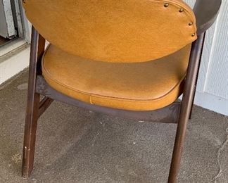 Vintage MCM Chair 30 x 25 x 22 HxWxD