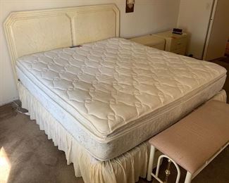 King Pillow Top Bed; Mattress & Frame 49x74x80in HxWxD