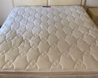 King Pillow Top Bed; Mattress & Frame 49x74x80in HxWxD